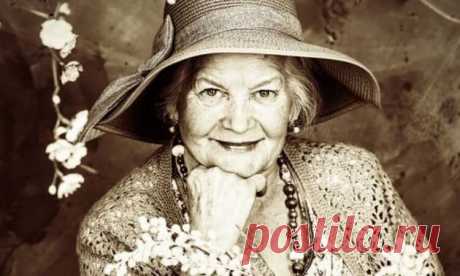 83-летняя бабушка написала подруге письмо, которое важно прочесть каждому из нас, особенно если вы чем-то недовольны Современная жизнь в большинстве своем – это гонка: за новой должностью, за идеальной фигурой, за чьим-то расположением, за новогодней распродажей. И в этом безумном забеге многие порой забывают жить и просто быть счастливыми...
