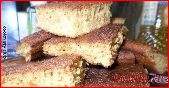 Вкусный медовый пирог . Милая Я Ингредиенты: мука — 1 стакан манная крупа — 1 стакан кефир — 1 стакан сахар — 1 стакан яйца — 3 штуки мед — 1 ст.л. корица — 1 чайная ложка сода — 0.5 ч.л соль — 1 щепотка Приготовление: Наливаем кефир в миску, добавляем манку, хорошо перемешиваем и оставляем на 1 час. Взбиваем миксером яйца с сахаром, солью и корицей, добавляем к разбухшей манке. Добавляем туда просеянную муку, вливаем мед и перемешиваем миксером. Затем добавляем соду, слег...