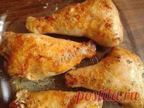 ВКУСНЫЕ ФАРШИРОВАННЫЕ КУРИНЫЕ ОКОРОЧКА

Ингредиенты:
4 средних окорочка
кусочек свининки грамм 150
чеснок 2 зубчика
апельсин 1 шт
домашний майонез
соль
приправы по вкусу

Приготовление:
1. Первым делом, аккуратно снимаем кожу с окорочка "чулком" - это очень просто.
2. Отделяем филе от кости и режим небольшими кусочками, к нему добавляем резаную кусочками свининку.
3. Маринуем в домашнем майонезе, т.к. в его состав входят и перчик и соль и горчица, минут 30.
4. Затем режeм ...
