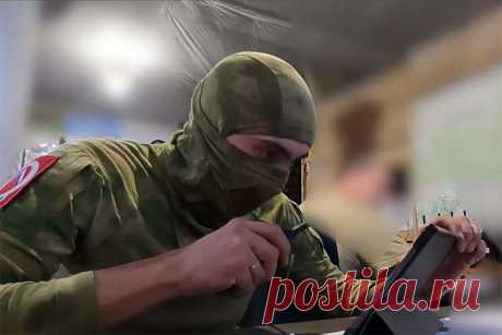 Военные РФ учатся сбрасывать с БПЛА листовки, агитирующие ВСУ сдаться. При подготовке операторов используются трофейные дроны-камикадзе.