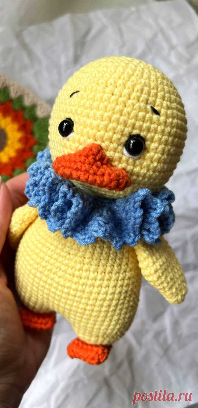 PDF Утёнок Тони крючком. FREE crochet pattern; Аmigurumi toy patterns. Амигуруми схемы и описания на русском. Вязаные игрушки и поделки своими руками #amimore - утёнок, уточка, утка, птица, птичка.