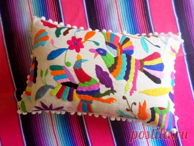 Funda de cojin multicolor con decoracion en pompones - Etsy Chile