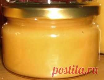 Вытягивает всю гадость на ура.

Итак, сам рецепт: 

1 ч. л. меда 1 ст. л. муки 1 сырой желток. Перемешиваем и храним в холодильнике. Накладываем на нужное место, сверху укрываем туалетной бумагой. 

Меняем повязку каждые 3 часа. Ночью можно не менять. 

Буквально следующий день без всякой боли начинает выходить гной.

Если ранка болезненная, то просто снимаем бумагу, специально ничего не подчищая накладываем новый слой.