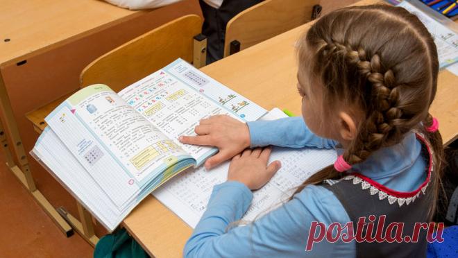 Московский школьник напал на девочку, с которой не хотел сидеть за одной партой. В Москве школьник напал на одноклассницу, с которой не хотел сидеть за одной партой. Об этом сообщает РЕН ТВ. По информации издания, инцидент произошел 23 января в школе на Новомихалковском проезде. На первом уроке в третьем классе ...