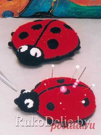 Вязаная игольница "Божья коровка" (крючок).