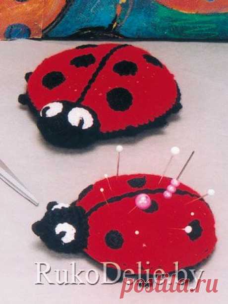 Вязаная игольница &quot;Божья коровка&quot; (крючок).
