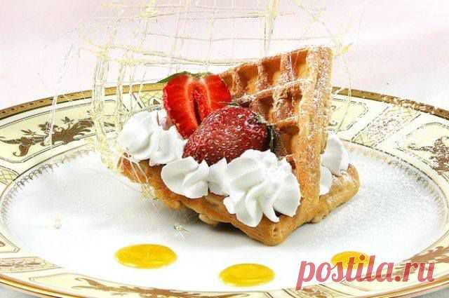 Facebook
Вафли – одно из самых популярных блюд для завтрака в Америке. Их едят с утренним кофе дома, ими пахнет из кофеен и ресторанчиков. Любят вафли и в Европе. Рассказываем, как приготовить это блюдо и о каких хитростях следует помнить

http://www.aif.ru/food/world/1322222