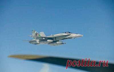 ВКС РФ ударили по Главному центру радиоэлектронной разведки ГУР Украины. Российские военные также атаковали аэродром Староконстантинов, где размещены самолеты F-16