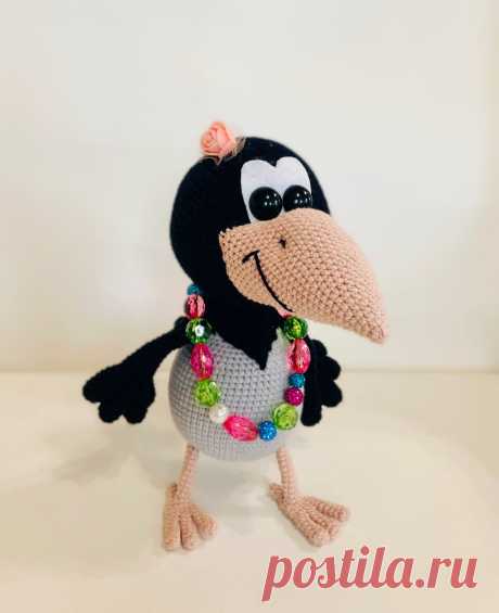 PDF Ворона Алёна крючком. FREE crochet pattern; Аmigurumi bird patterns. Амигуруми схемы и описания на русском. Вязаные игрушки и поделки своими руками #amimore - ворона, ворон, птица, птичка.