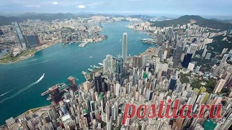 Устали от пробок? Тогда вам в Гонконг | Burabai
Крошечная рыбацкая деревушка и поросшая диким лесом, выступающая в море скала — вот что на протяжении тысячелетий представлял собой Гонконг. Сегодня это город будущего, который был возведен всего за какие-то 50-60 лет — рекордно короткие сроки.