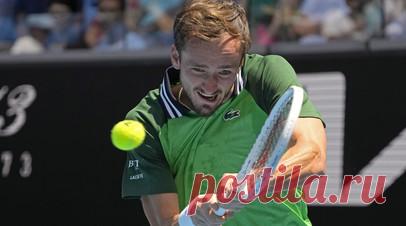 Не без труда: Медведев и Хачанов отдали соперникам по сету на AO, Павлюченкова и Андреева уверенно вышли во второй круг. Даниил Медведев не без проблем преодолел стартовый барьер на Открытом чемпионате Австралии по теннису. Россиянин отдал 144-й ракетке мира Теренсу Атману первый сет, затем взял две партии, после чего соперник отказался от продолжения борьбы из-за судорог. Карен Хачанов также отдал дебютный сет Даниэлю Альтмайеру, но затем взял себя в руки и одержал волевую победу. Анастасия…