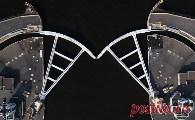 В Петербурге частично закрыли дамбу из-за угрозы наводнения. В Санкт-Петербурге частично закрыли затворы дамбы для защиты от наводнения, говорится на сайте дирекции комплекса защитных сооружений.