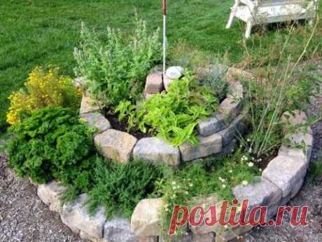 Спиральная грядка для пряных трав. | Самоцветик