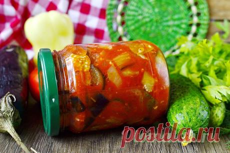 Обалденный салат «Баклажаны с огурцами на зиму» — объедение! Такой простой салат «Баклажаны с огурцами на зиму» – это обалденная закуска, которая доставит настоящее гастрономическое удовольствие в холодный зимний вечер. С помощью рецепта с фото вы легко закроете пару баночек салата. Его можно кушать как самостоятельное блюдо, или с мясом, картофелем, кашами.Этот салат разнообразит и ваше меню во время диеты или поста. А еще он просто напомнит вам о прекрасных жарких денька...