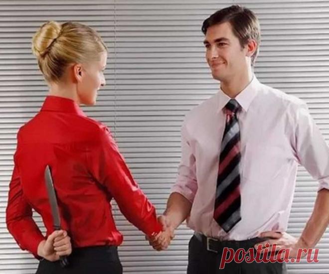 Как избавиться от недоброжелателей на работе? Как защитить себя от злых людей: защита от негативного воздействия на работе. Защитный заговор от врагов на работе: 14 надежных варианта, чтобы им вернулось плохое 100% Заговоры и заклинания Как защитить себя от воздействия злых и плохих людей - как оградиться и уберечься от негатива на работе - защита от негативной энергии человека. Ваш коллектив