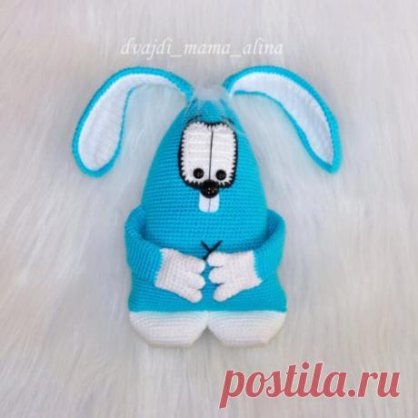 Малыш связан для самых маленьких из Пехорки Детская новинка по моему МК Зайка подушка-обнимашка. Ростиком вышел без ушек 19 см. Бюджетный вариант, так как пряжи ушло совсем мало: бирюзы неполный моточек и белой меньше пол моточка. Оооочень обнимательный!
