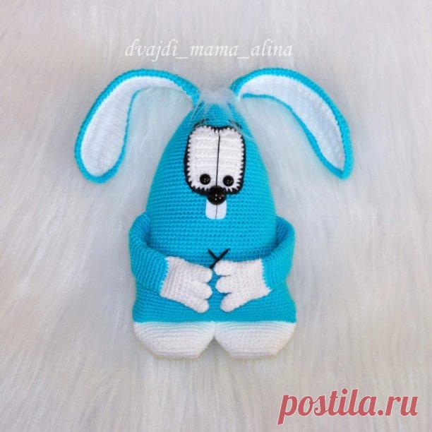Малыш связан для самых маленьких из Пехорки Детская новинка по моему МК Зайка подушка-обнимашка. Ростиком вышел без ушек 19 см. Бюджетный вариант, так как пряжи ушло совсем мало: бирюзы неполный моточек и белой меньше пол моточка. Оооочень обнимательный!