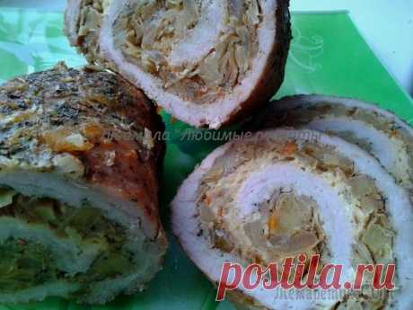 Свиной рулет с квашеной капустой и яблоками