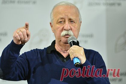 Якубович ответил на критику после слов об «идиотах» в эфире «Поля чудес». Ведущий программы «Поле чудес» Леонид Якубович отреагировал на критику своих слов про Камчатку, прозвучавших в выпуске передачи за 13 января. «Надо было ехать с Камчатки, чтобы сделать из меня идиота, в смысле чукчу», — пошутил он в программе. Высказывания ведущего осветил ряд местных СМИ.