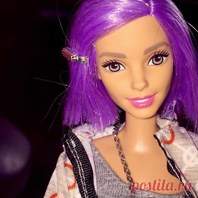 I've always been meticulously about dolls because I use them as reference for ideas and drawing this one by far is my favorite 💜#collector #jj  #barbiecollector #barbie #vavaviolet #follow #followme #photooftheday #picoftheday #jj #kawaii #cute #mattel #barbiefashionista