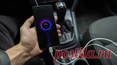 IT-специалист Муртазин рассказал о безопасности зарядки телефона в автомобиле. Использование автомобильной зарядки для телефона является безопасным, однако главный риск представляет перегрев устройства, если оставить его на приборной панели под прямыми солнечными лучами. Об этом в беседе с RT заявил владелец и главный аналитик Mobile Research Group Эльдар Муртазин. Читать далее