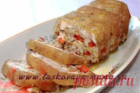 Эффектный рулет из курицы в желе.
