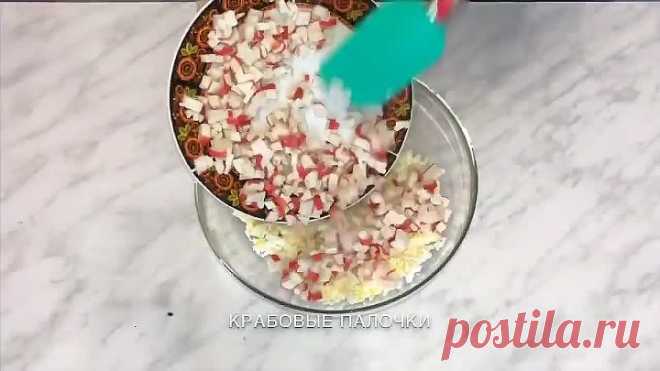 Рулет из лаваша с крабовыми палочками, сыром и яйцами