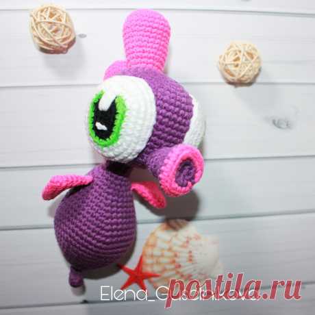 PDF Морской конёк. FREE amigurumi crochet pattern. Бесплатный мастер-класс, схема и описание для вязания игрушки амигуруми крючком. Вяжем морского конька из мультфильма Дракоша Тоша своими руками! Sea horse, Seepferdchen, cavalo marinho. #амигуруми #amigurumi #amigurumidoll #amigurumipattern #freepattern #freecrochetpatterns #crochetpattern #crochetdoll #crochettutorial #patternsforcrochet #вязание #вязаниекрючком #handmadedoll #рукоделие #ручнаяработа #pattern #tutorial #häkeln #amigurumis