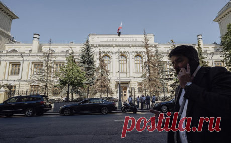 ЦБ не увидел риска повторения масштабной санации банков из-за кризиса. Повторение сценария 2017 года, когда банки «складывались, как карточные домики», вряд ли возможно, считают в ЦБ. Но регулятор все же готовится к созданию нового фонда поддержки отдельных игроков на случай форс-мажора