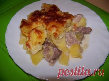 Говядина с картошкой в духовке / Простые рецепты