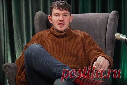 Ушедший с канала Соловьева блогер заявил о «превращении в бомжа». Российский блогер Стас Васильев, известный как «Ай, как просто!», рассказал о сильной усталости из-за перегрузок. Ранее Васильев объявил об уходе с канала «Соловьев LIVE», где он с марта вел программу «Стас LIVE». В передаче блогер комментировал актуальные общественно-политические события.