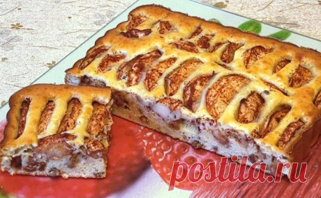Яблочный пирог с изюмом на сметане
