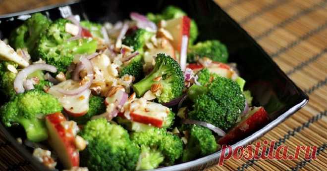 Кто бы мог подумать, что салат из брокколи будет настолько вкусным! Рецепт из телепередачи «Званый ужин».  Разошелся на ура!
