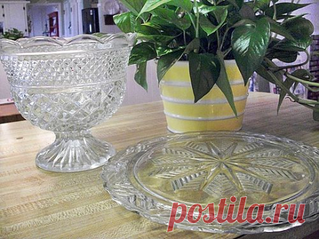 Средство для мытья посуды из стекла,

цветочных ваз, графинов.С его помощью мне удалось отмыть до блеска очень старую хрустальную вазу . Даже не помню откуда она у меня. Очень старая. Наверное эту вазу я прихватила из родительского дома 100 лет назад, когда перебиралась на самостоятельное житьё. Долгое время внутри был какой-то налёт, который никак не удавалось отчистить.