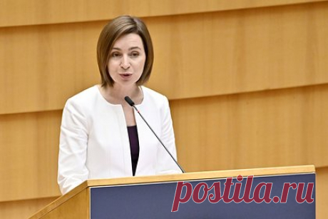 В Молдавии осудили принятие новых регионов в состав России. Президент Молдавии Майя Санду «решительно» осудила вхождение новых территорий в состав России. «Я решительно осуждаю и против попытки России незаконно аннексировать оккупированные регионы Украины после фиктивных голосований, которые она устроила под дулом пистолета», — заявила она.