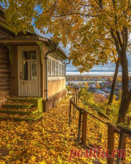 Осенний Плёс.
Ивановская область. 📷 Аня Юхова