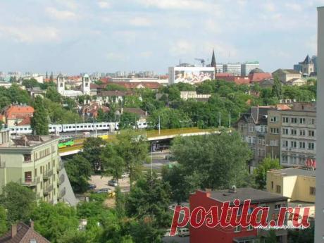 Panorama-Poznania-Poznan
Sightseeing and excursions.Tumski Island (ie cathedral) became the property of the bishops of Poznan. He was surrounded by a wall, and in the XVIII century. He became part of the city. Today, there are various church institutions. That first church stood for a short time and was destroyed during the invasion of the Gentiles. In the middle of the XI century. in its place erected a new cathedral in the Romanesque style.