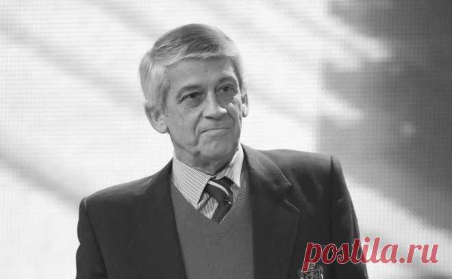 Умер радиоведущий Виктор Татарский. Ему было 82 года, причина смерти не уточняется. Он вел радиопередачу «Встреча с песней» в течение 55 лет