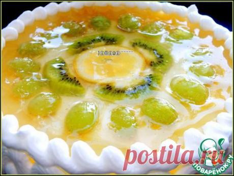 Торт творожный с фруктами.