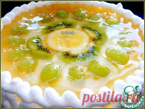 Торт творожный с фруктами.