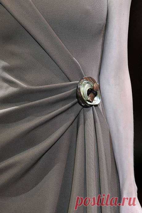 Технология обработки складок на платье от Armani | Блог Школы Шитья Аси Минулиной
