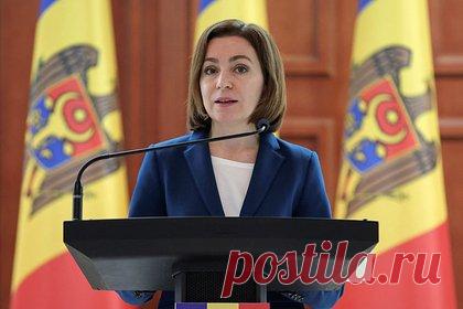 Санду обвинили в намерении лишить права голоса избирателей в России. Президент Молдавии Майя Санду хочет лишить права голоса сотни тысяч избирателей, которые проживают в России. В этом главу государства обвинил бывший президент республики Игорь Додон. Он рассказал, что год назад Кишинев уже планировал ввести голосование по почте только для стран Евросоюза и США.