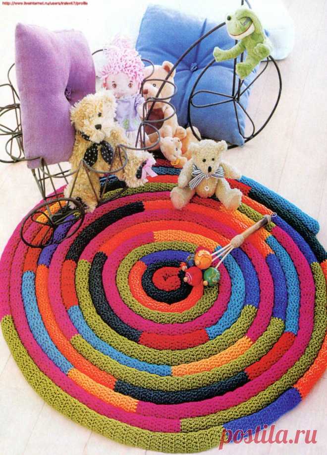 Очаровательнейший и оригинальный коврик для детской. Снова пристраиваем остатки ниток