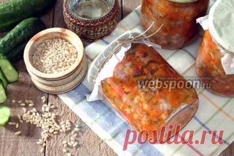 Рассольник с перловкой на зиму в мультиварке  Как приготовить рассольник с перловкой на зиму в мультиварке 
Данную заготовку на зиму можно приготовить и на плите, но разве можно не воспользоваться помощью мультиварки. Всё сложил, всё варится и мешать не надо, только остаётся подготовить банки и крышки. Из указанного количества ингредиентов выходит 2,7 литра.  
В данном рецепте я использовала мультиварку Филипс HD 3039 мощностью 960 Вт.