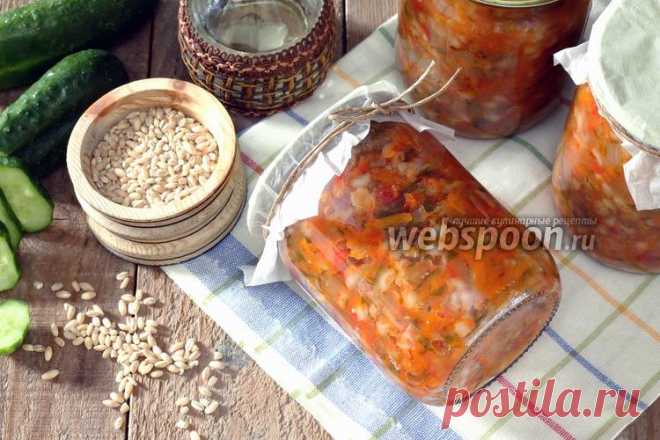 Рассольник с перловкой на зиму в мультиварке  Как приготовить рассольник с перловкой на зиму в мультиварке 
Данную заготовку на зиму можно приготовить и на плите, но разве можно не воспользоваться помощью мультиварки. Всё сложил, всё варится и мешать не надо, только остаётся подготовить банки и крышки. Из указанного количества ингредиентов выходит 2,7 литра.  
В данном рецепте я использовала мультиварку Филипс HD 3039 мощностью 960 Вт.