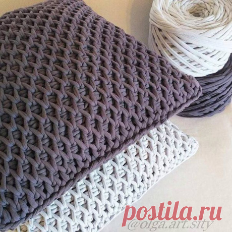 Подушка из трикотажной пряжи красивым узором &quot;соты&quot;
#узорспицами