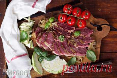 Рецепт говядины, запеченной с луком в мультиварке — MEGOCOOKER