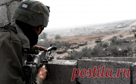 ХАМАС отказался от предложения Израиля о перемирии. Израиль предложил боевикам отпустить оставшихся в заложниках женщин и детей в обмен на прекращение огня. ХАМАС отказался и потребовал сначала установить перемирие, а затем обсуждать процесс возвращения заложников