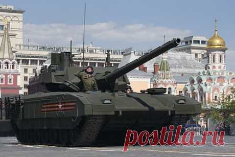 Американский офицер восхитился характеристиками российского Т-14 «Армата». Американский офицер в отставке Брент Иствуд восхитился российским танком Т-14 «Армата». По его словам, Т-14 обладает интересными особенностями. В частности, экипаж из трех человек не размещается в башне, а находится в бронированной камере в передней части корпуса, отметил он.