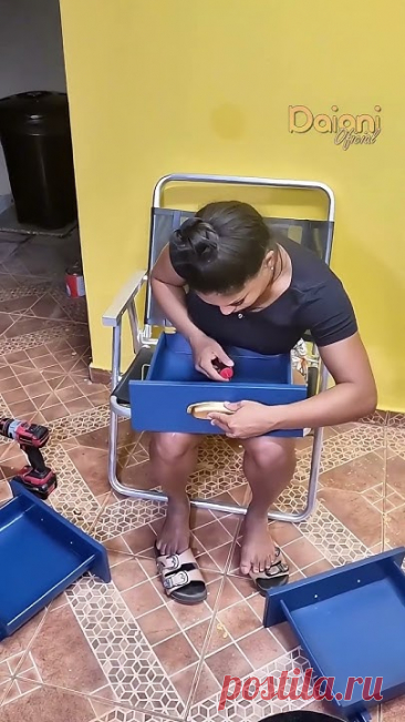 Ganhei esse armário da vizinha da minha sogra e amei demais, ele estava muito conservado, mas a cor não combinava nada aqui em casa e os puxadores haviam fal...